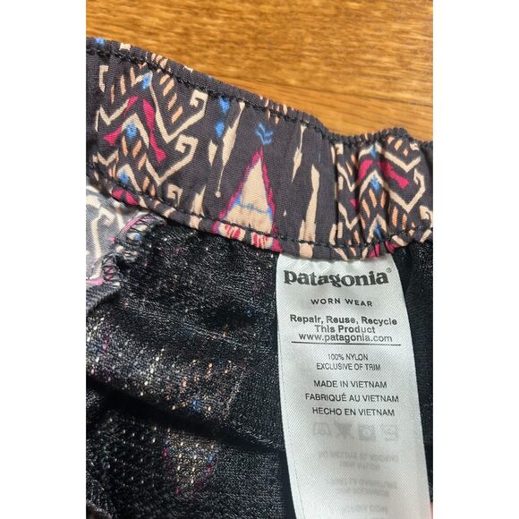 Patagonia Womens Barely Baggies Shorts Large Aztec Geometric 2.5” Unlined - Picture 4 of 7